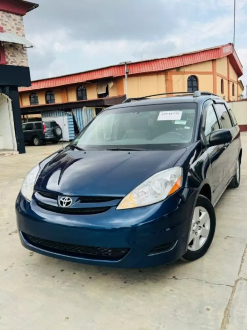 Toyota Sienna   - 2007