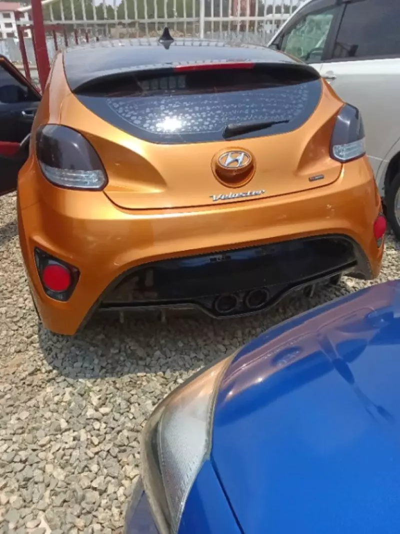 Hyundai Veloster   - 2015