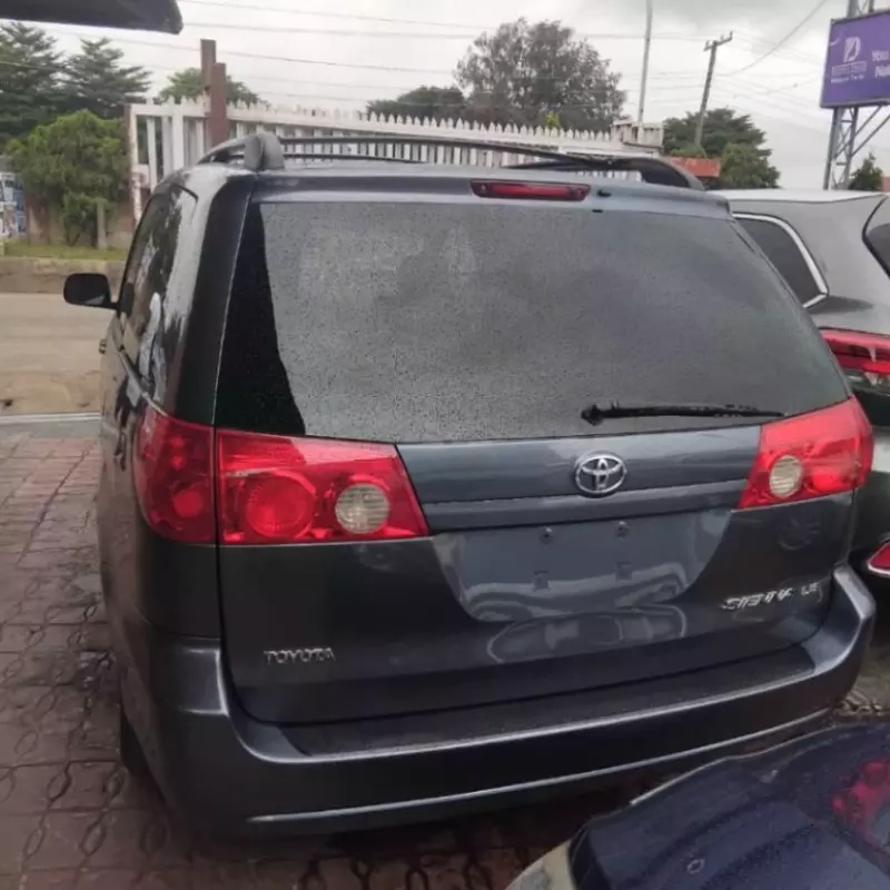 TOYOTA Sienna   - 2006