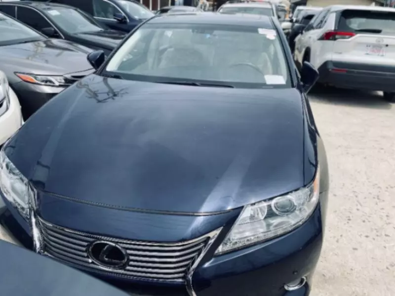 Lexus ES   - 2015