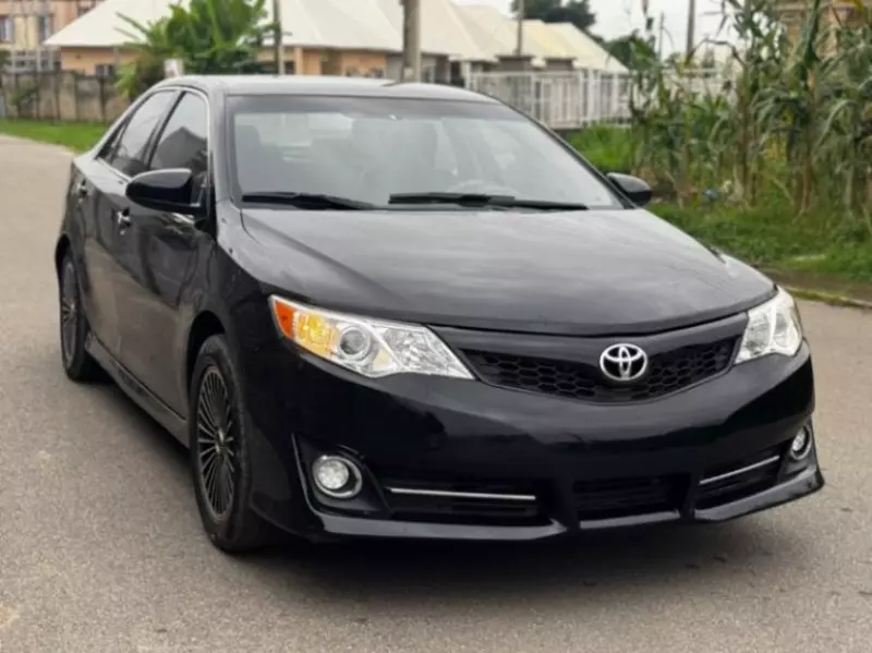 TOYOTA Camry - 2012