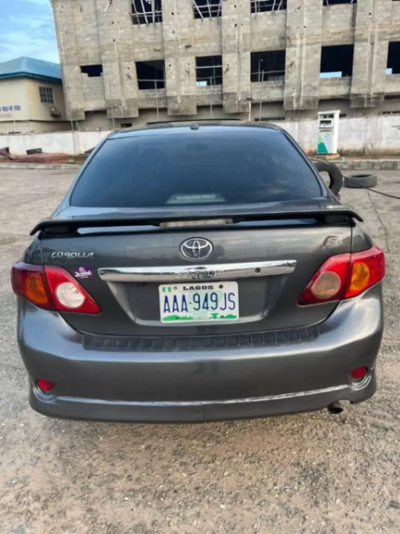 Toyota Corolla   - 2010