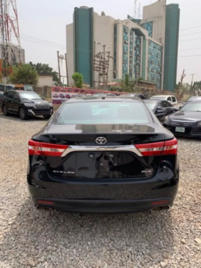 Toyota Avalon   - 2013