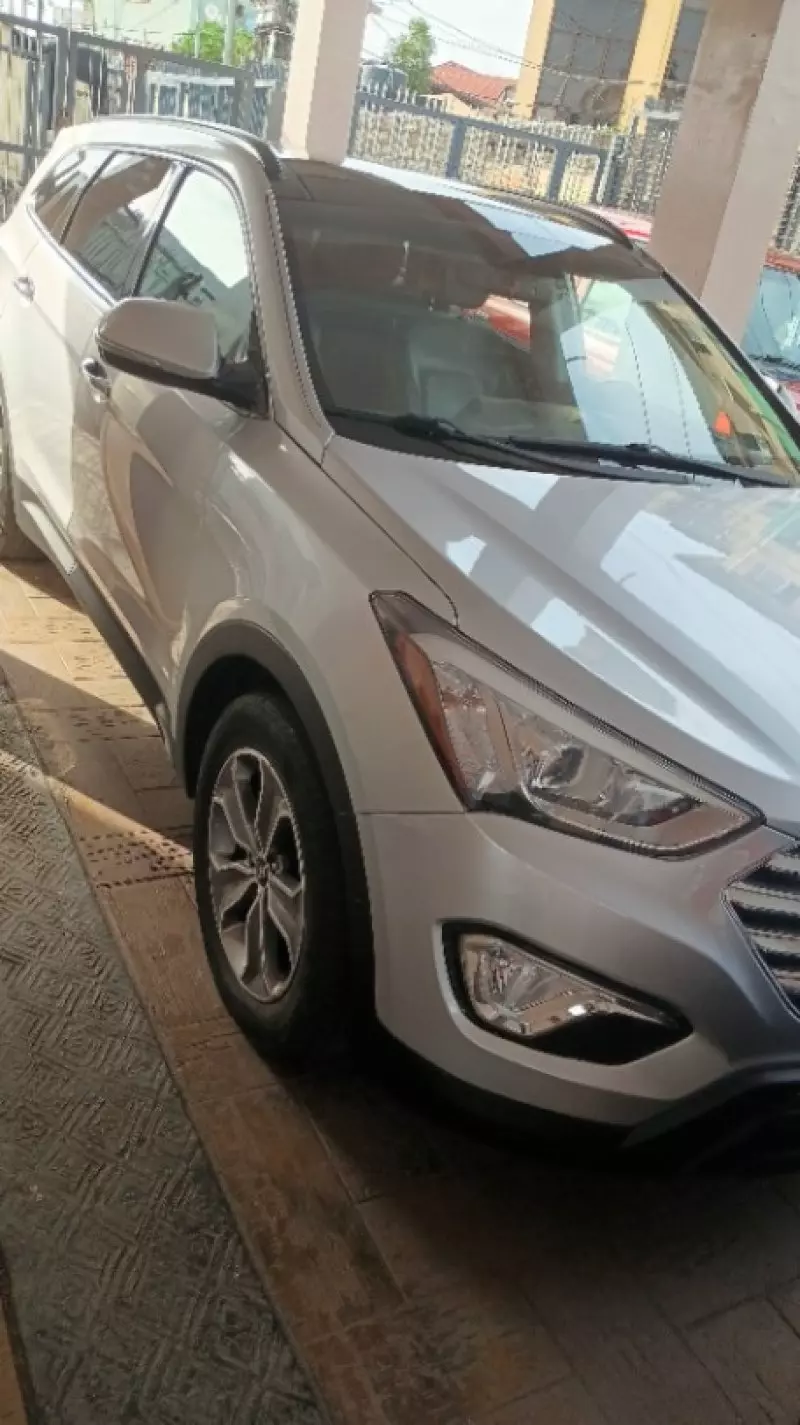 Hyundai Santa Fe   - 2015