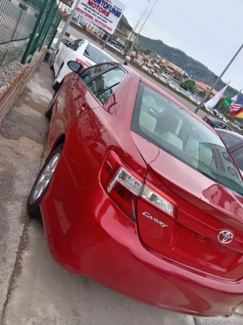 Toyota Camry - 2012