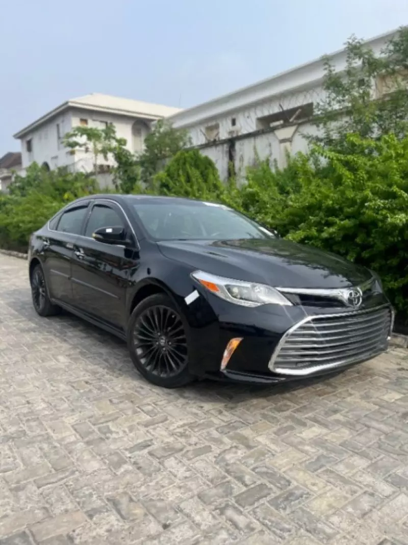 Toyota Avalon   - 2013