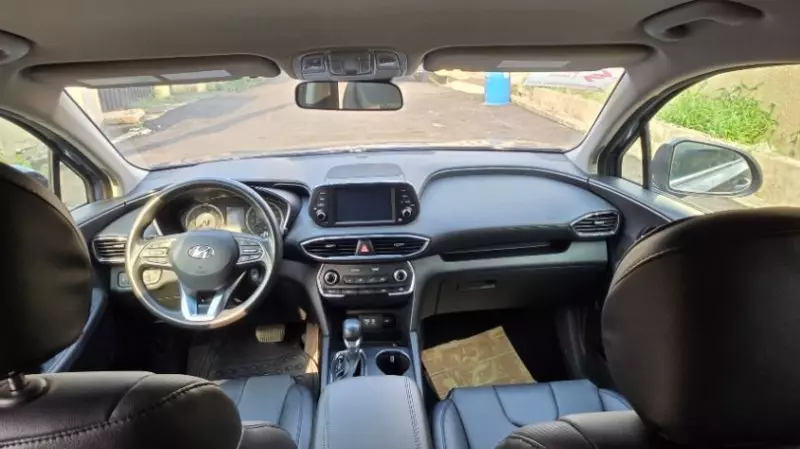 Hyundai Santa Fe   - 2019