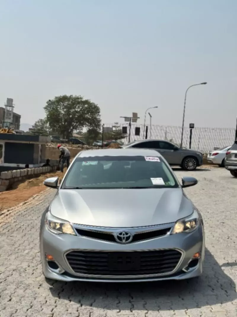 Toyota Avalon   - 2014