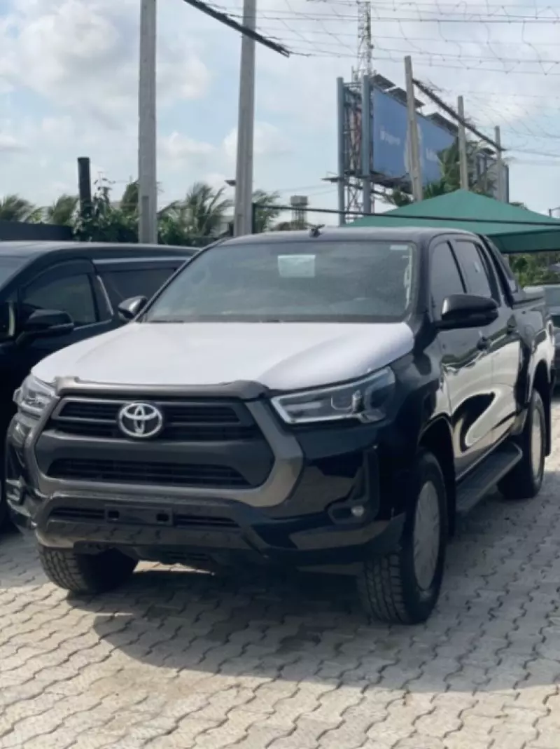 Toyota Hilux   - 2025