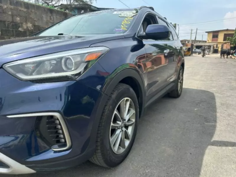 Hyundai Santa Fe   - 2017