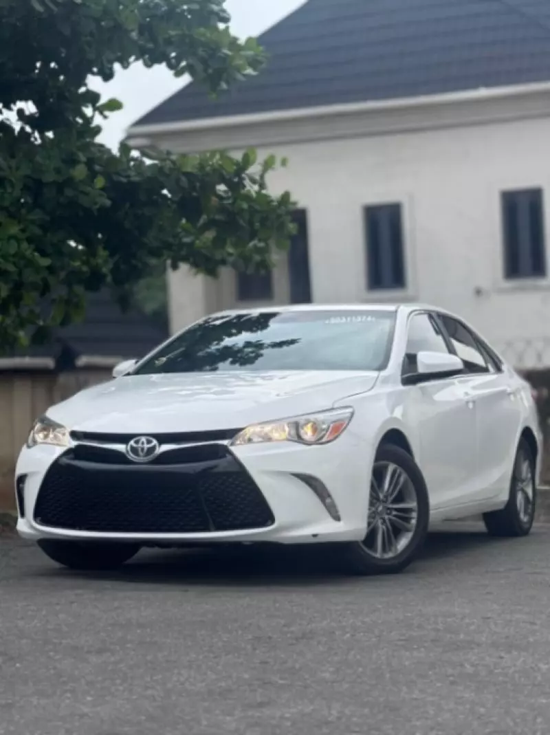 Toyota Camry   - 2016