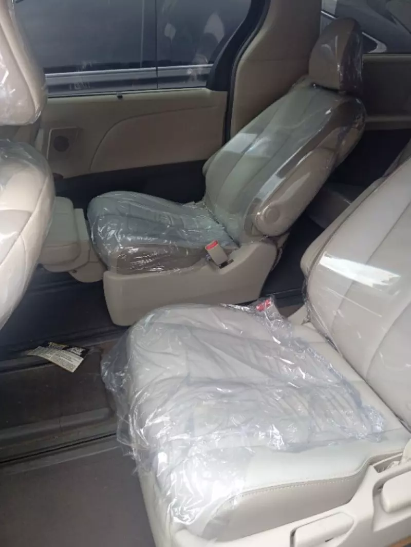 TOYOTA Sienna - 2014