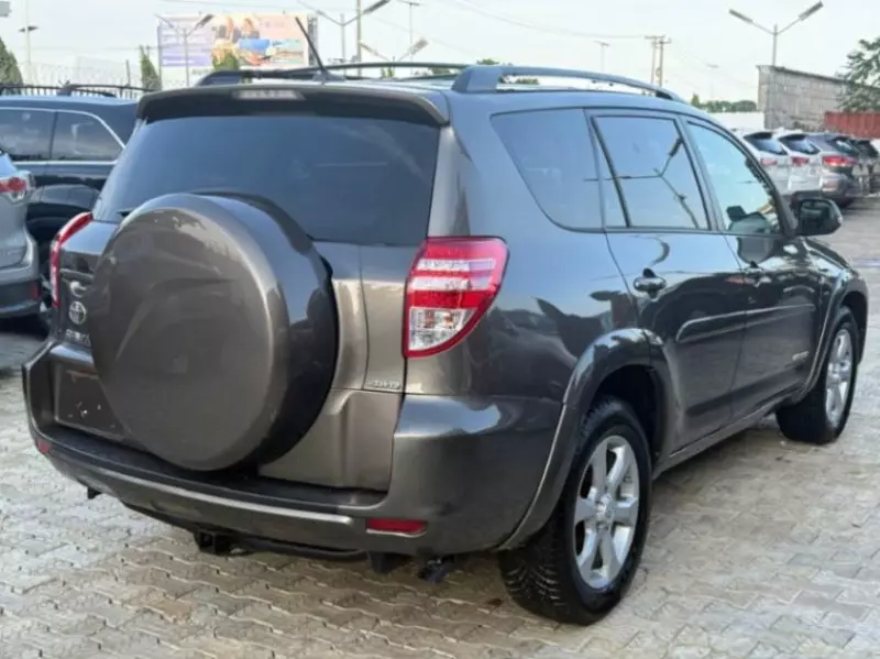 TOYOTA RAV 4   - 2011