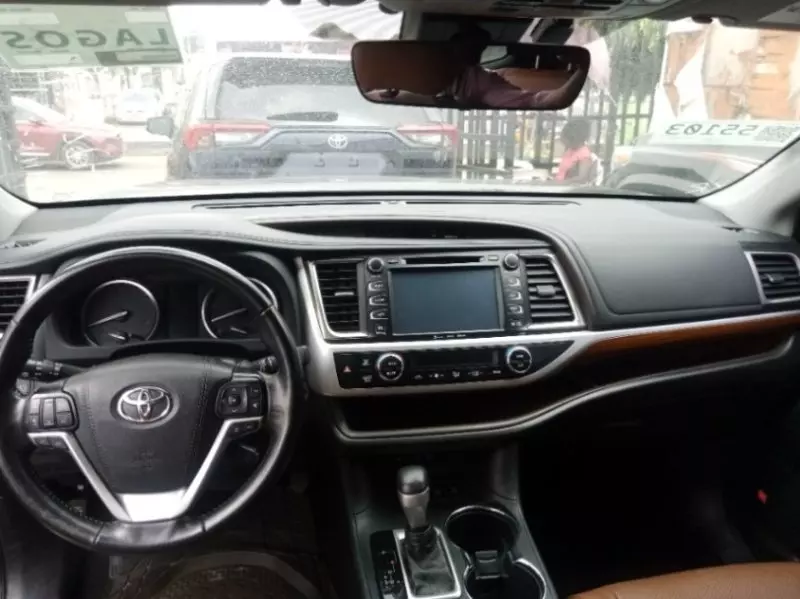 Toyota Highlander   - 2019