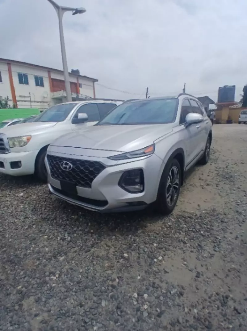 Hyundai Santa Fe   - 2020