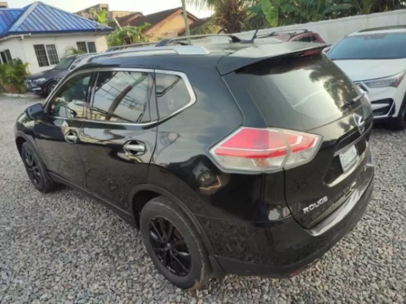 Nissan Rogue   - 2016