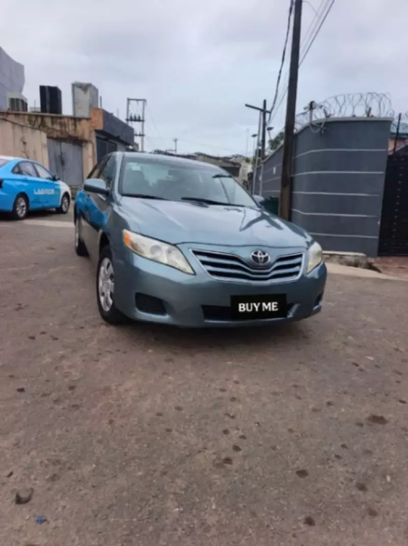 TOYOTA Camry   - 2010