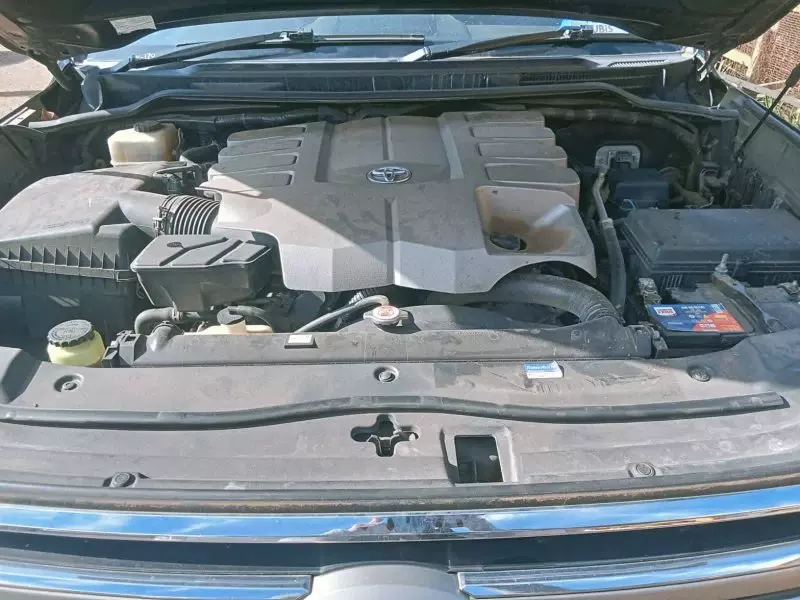 Toyota Landcruiser  V8   - 2016