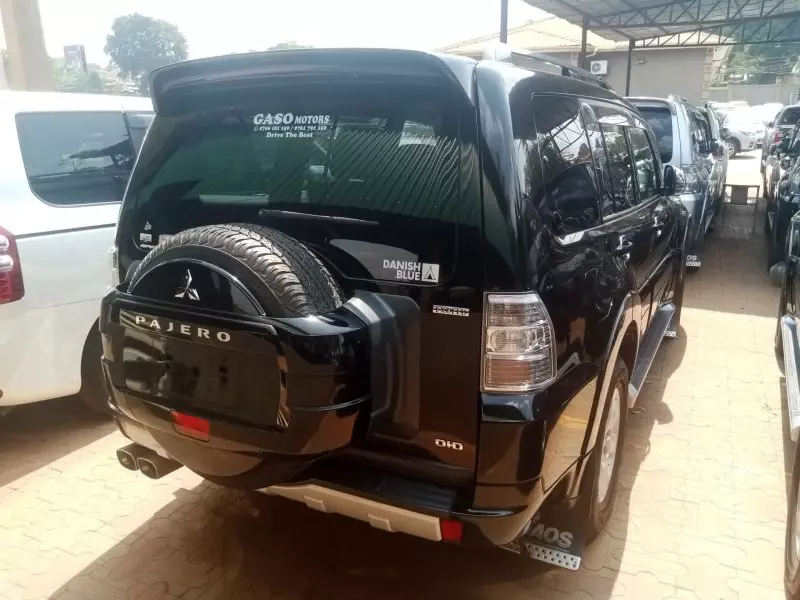 Mitsubishi Pajero   - 2011