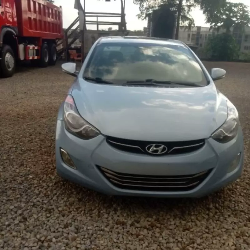 Hyundai Elantra   - 2013