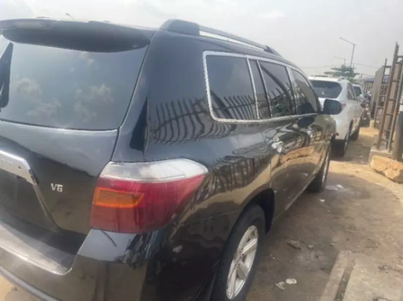 Toyota Highlander   - 2010