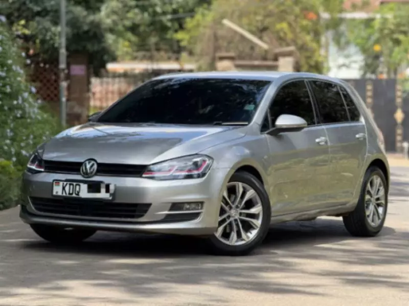 Volkswagen Golf   - 2017