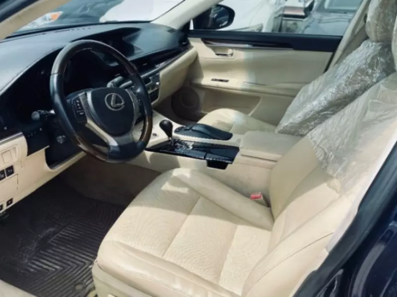 Lexus ES   - 2015