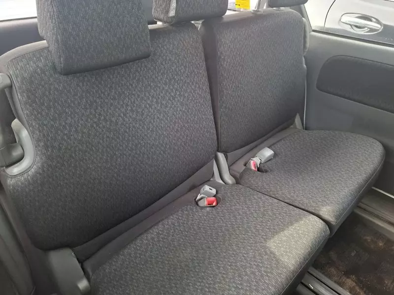 Toyota Sienta   - 2012