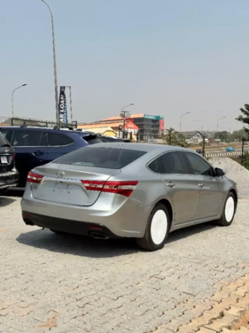 Toyota Avalon   - 2014