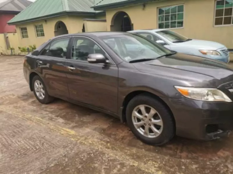 Toyota Camry   - 2011
