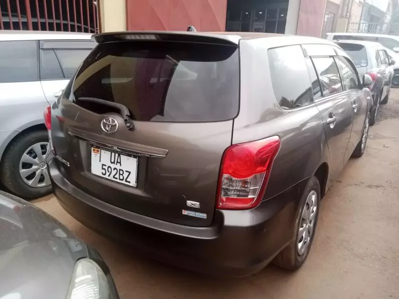 Toyota Fielder    - 2010