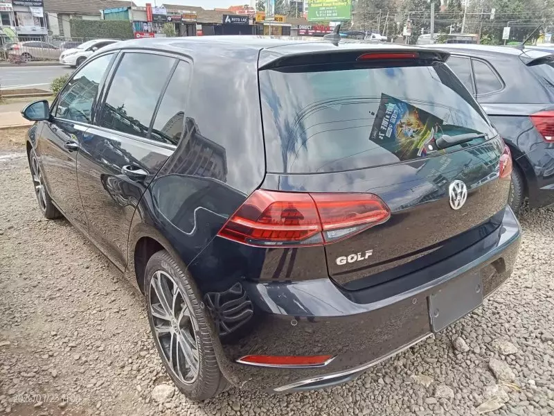 Volkswagen Golf   - 2019