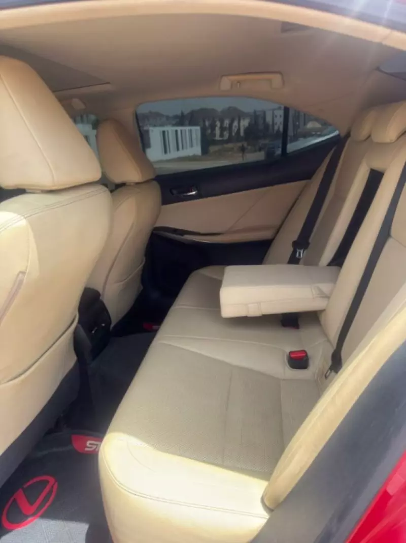 Lexus IS   - 2014