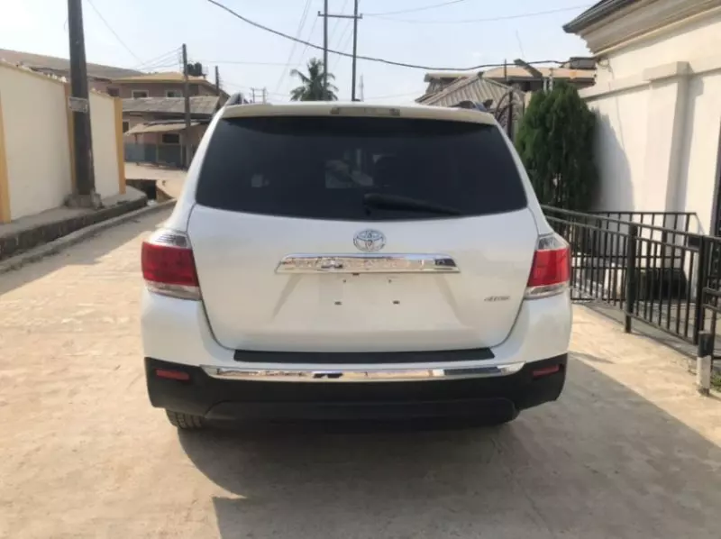 Toyota Highlander   - 2012