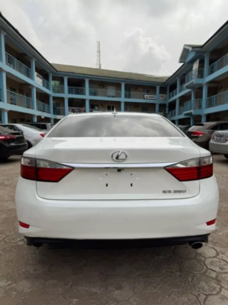 Lexus ES   - 2013