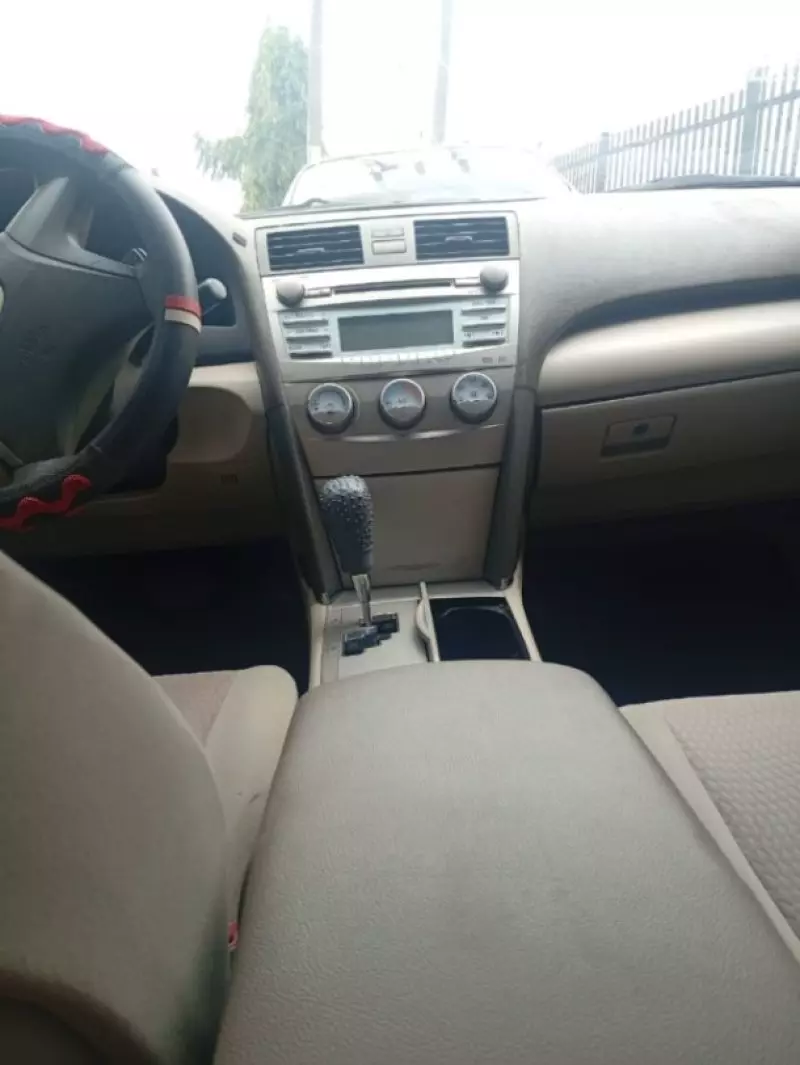 Toyota Camry   - 2011