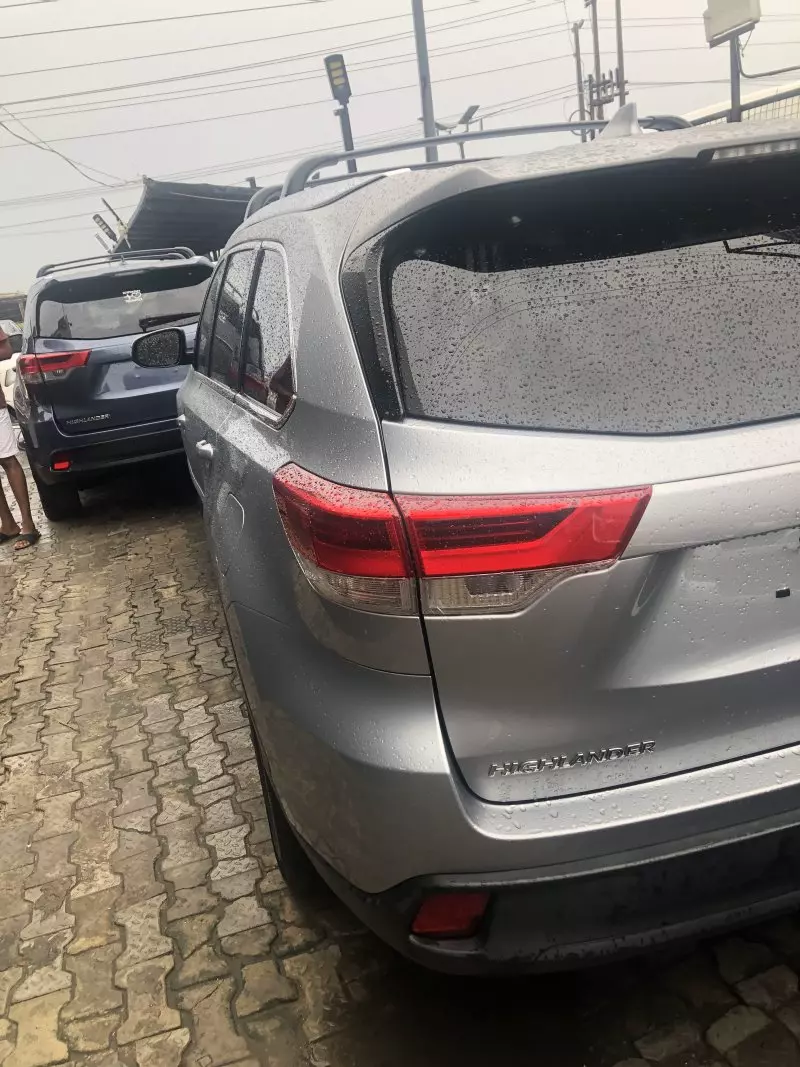 Toyota Highlander   - 2015