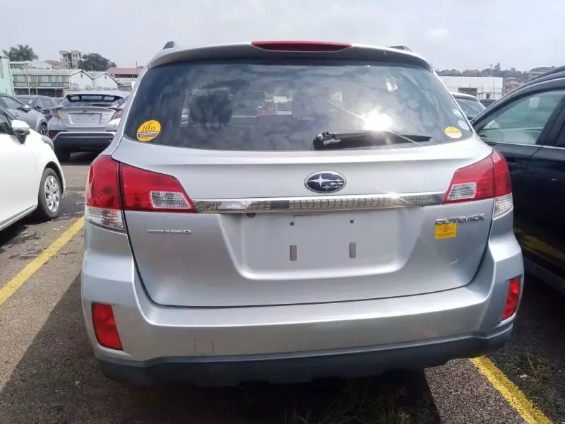 Subaru Outback   - 2012