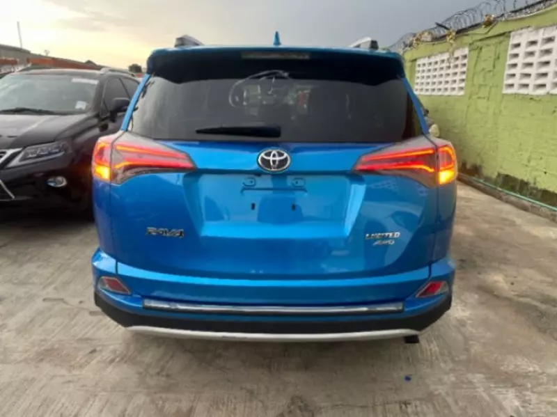 Toyota RAV4   - 2016