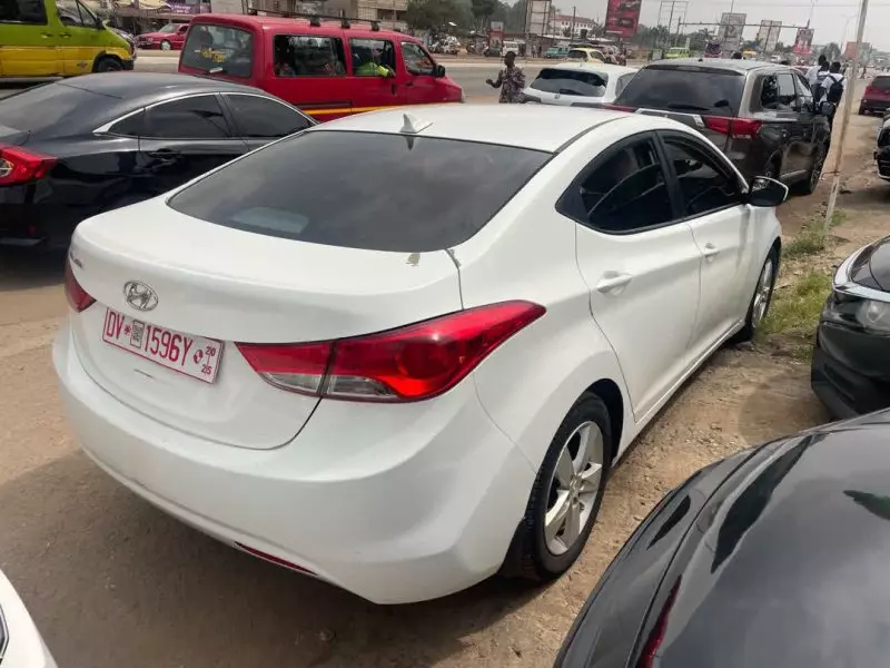 Hyundai Elantra - 2013