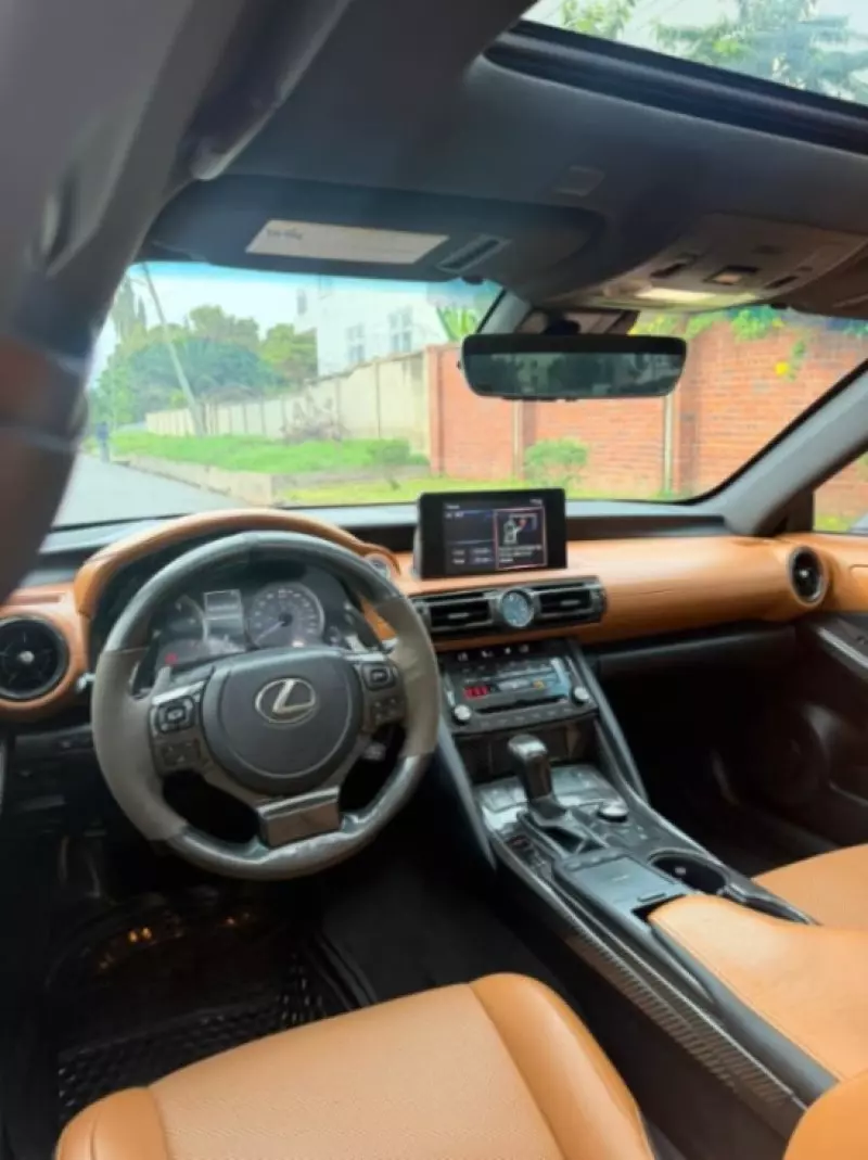 Lexus IS 300   - 2023