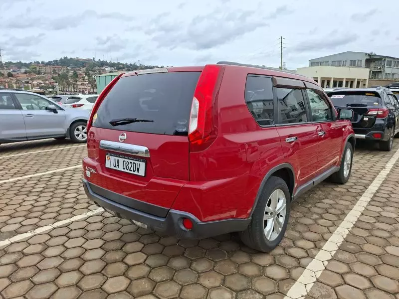 Nissan X-TRAIL   - 2012