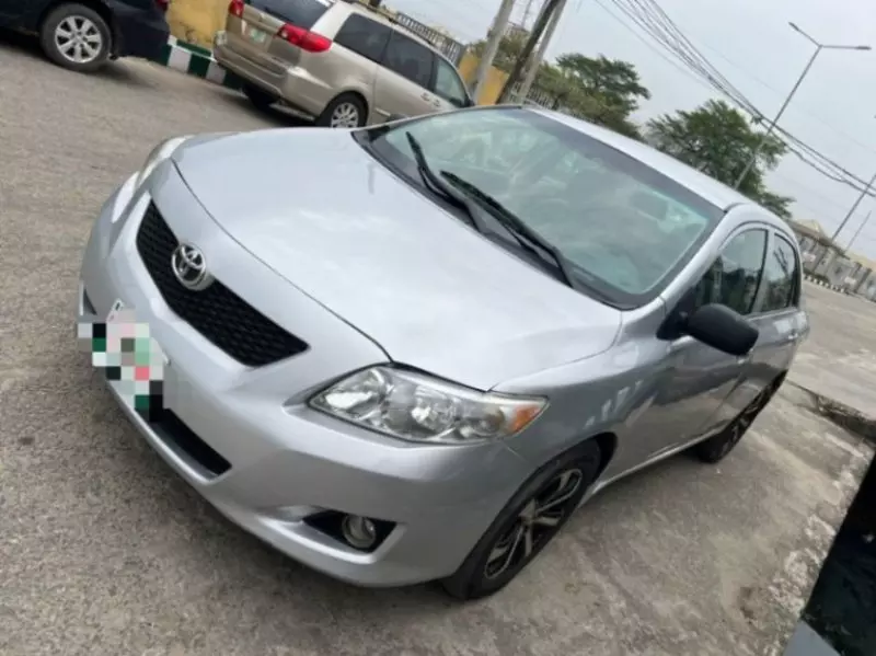 Toyota Corolla   - 2010