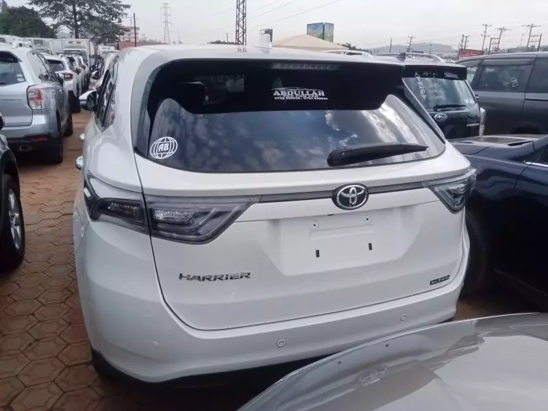 Toyota Harrier   - 2016
