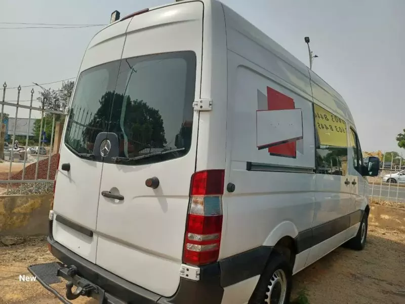 Mercedes-Benz Sprinter   - 2011