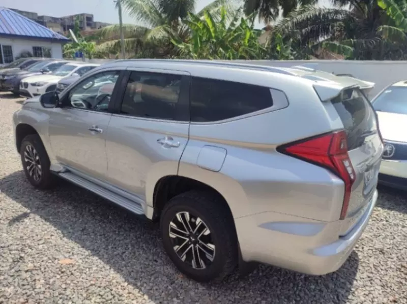 Mitsubishi Pajero Sport   - 2023