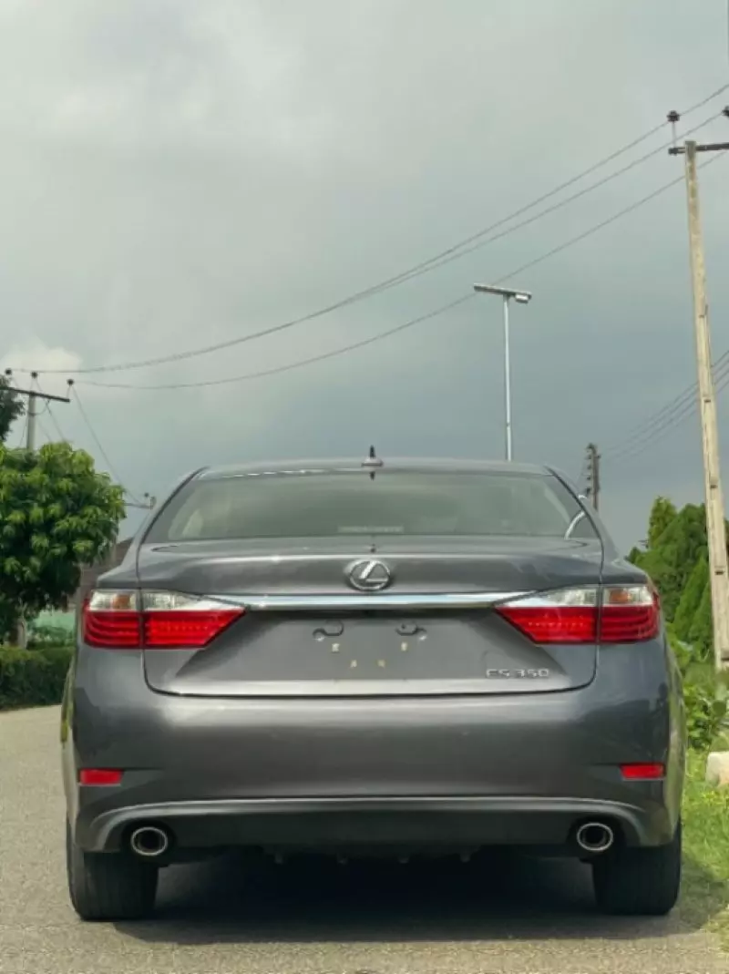 Lexus ES   - 2014