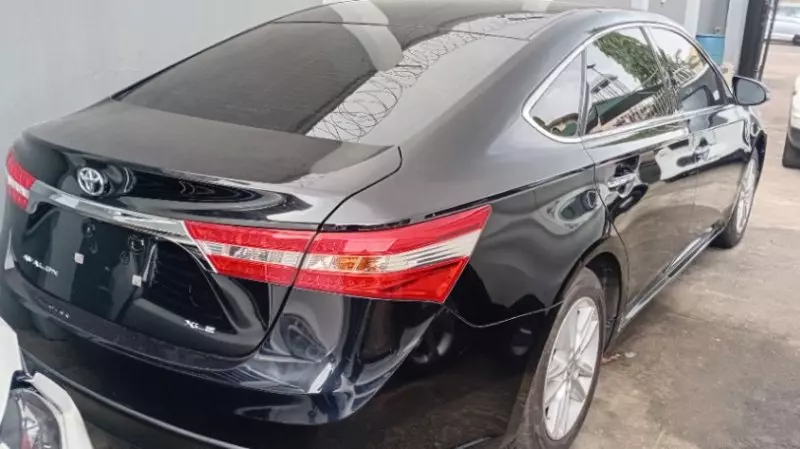 Toyota Avalon   - 2013