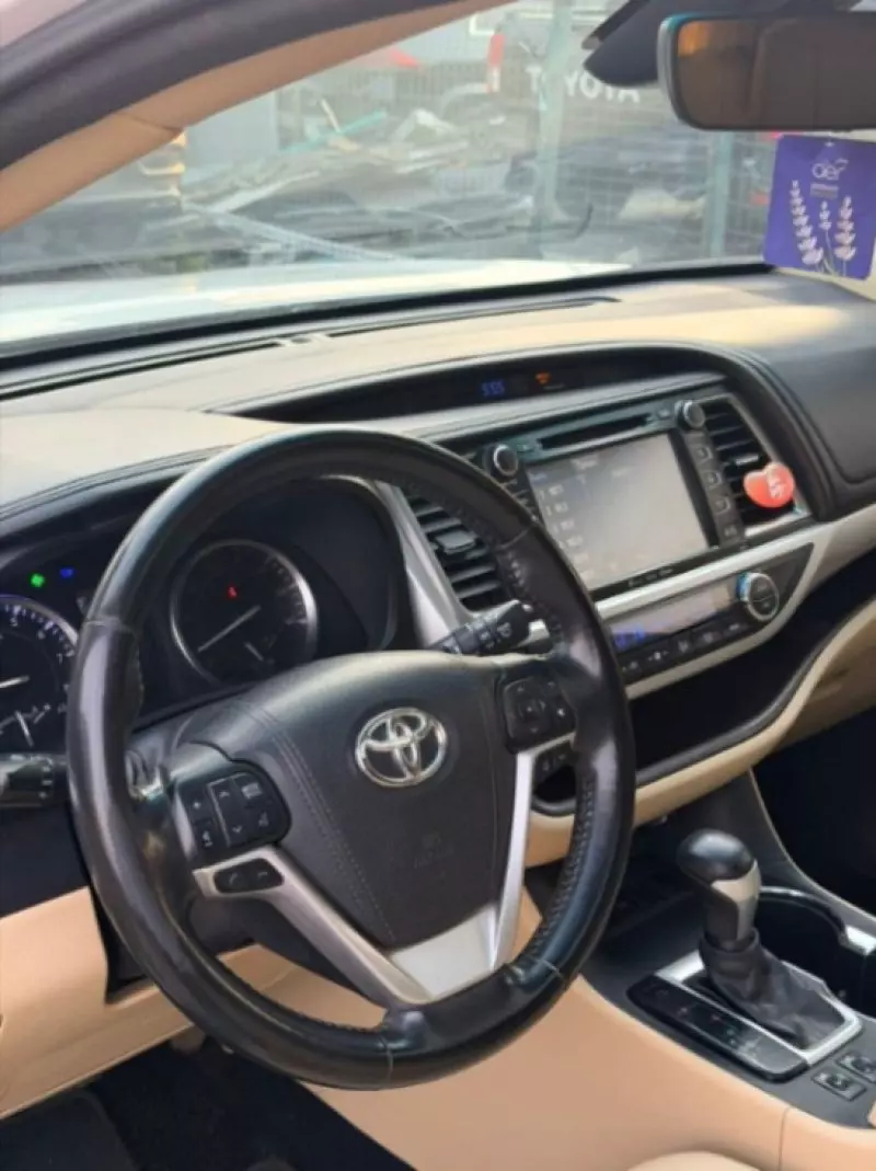 Toyota Highlander   - 2017