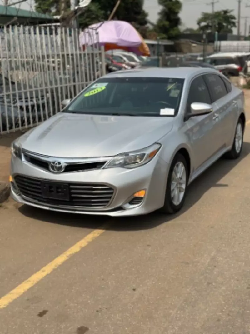 Toyota Avalon   - 2013